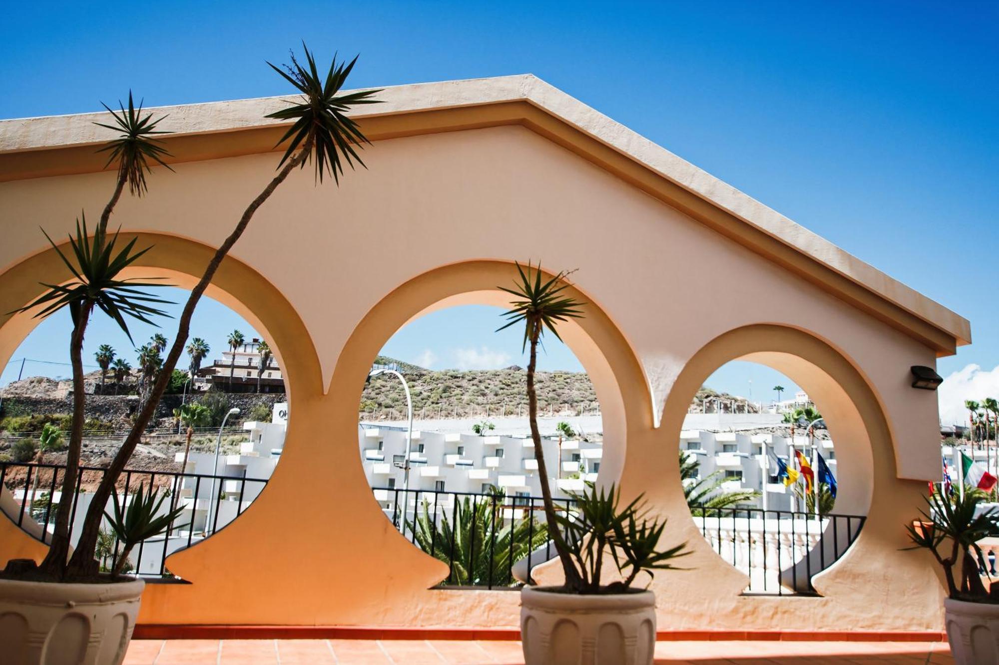 Great View, Heated Pool, Cool Design - Castle Harbour In Cristianos Apartamento Los Cristianos (Tenerife)