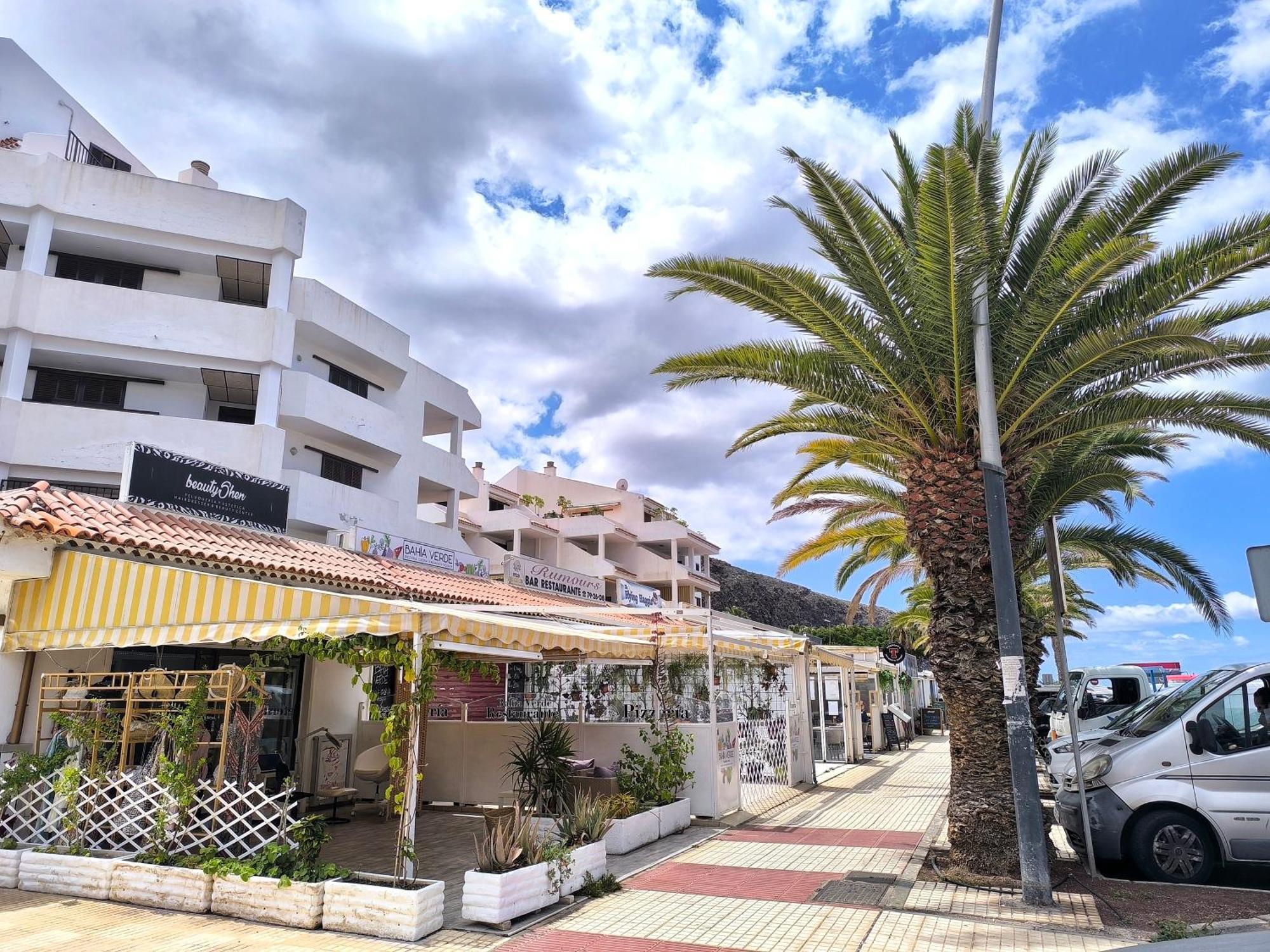 Apartment Sun - 3 Bedrooms, Priv Parking, Pool, Ac, Tv Channels, Fibre Net *