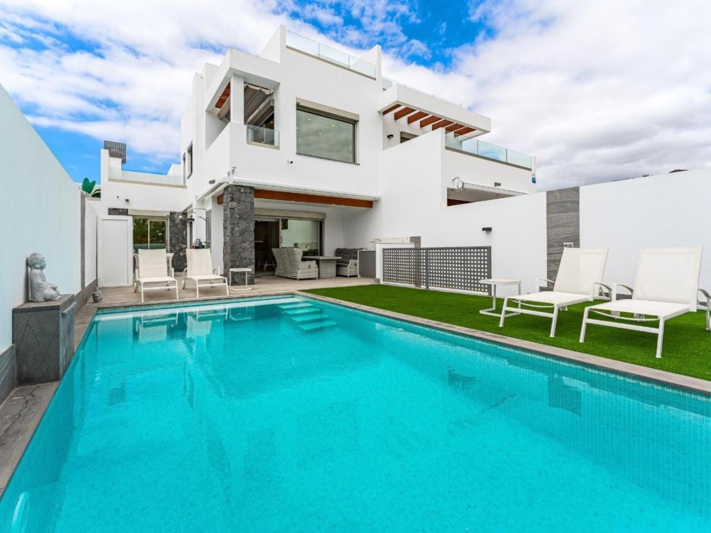 Serena Villa *