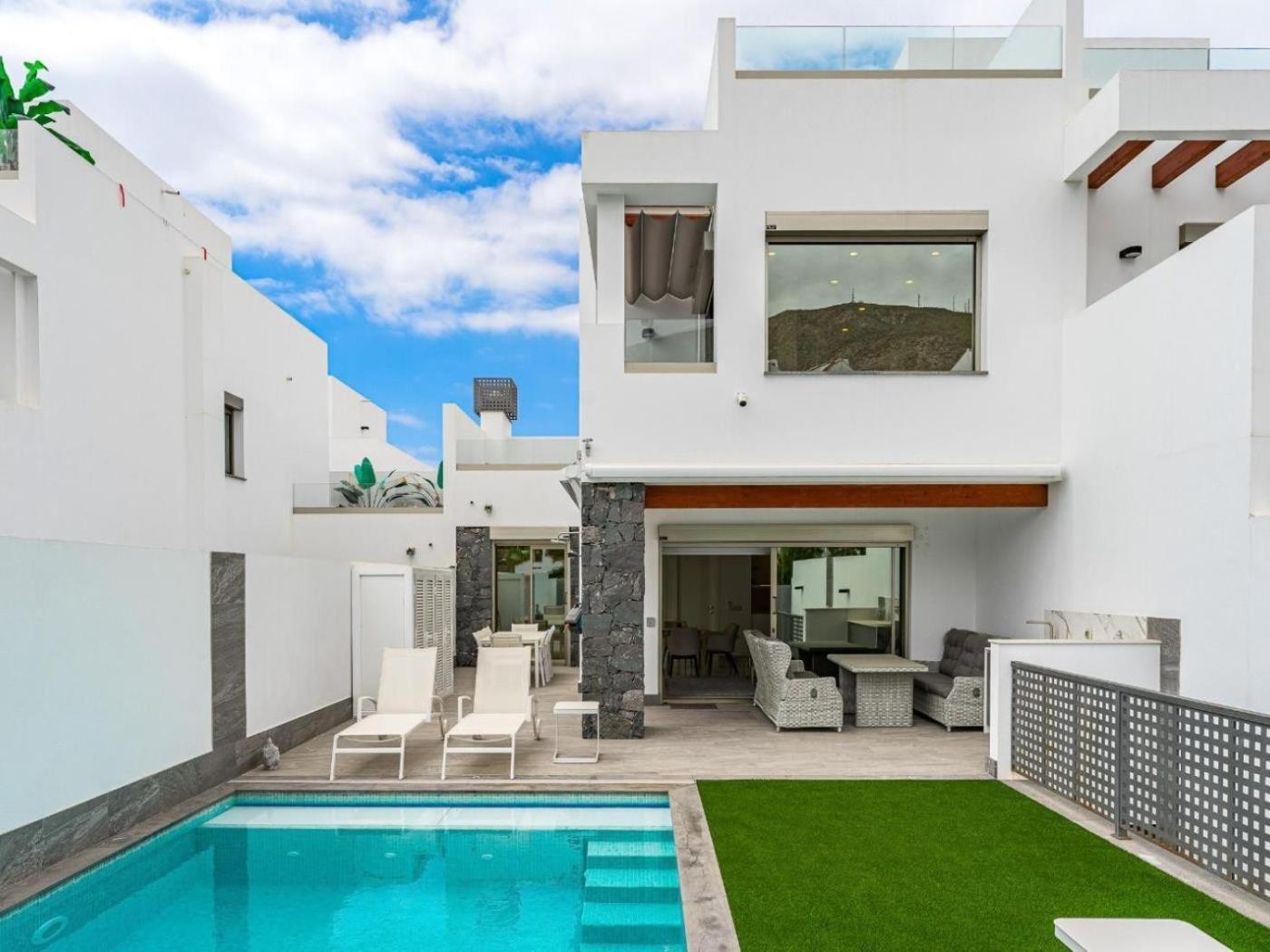 Serena Villa Los Cristianos (Tenerife)