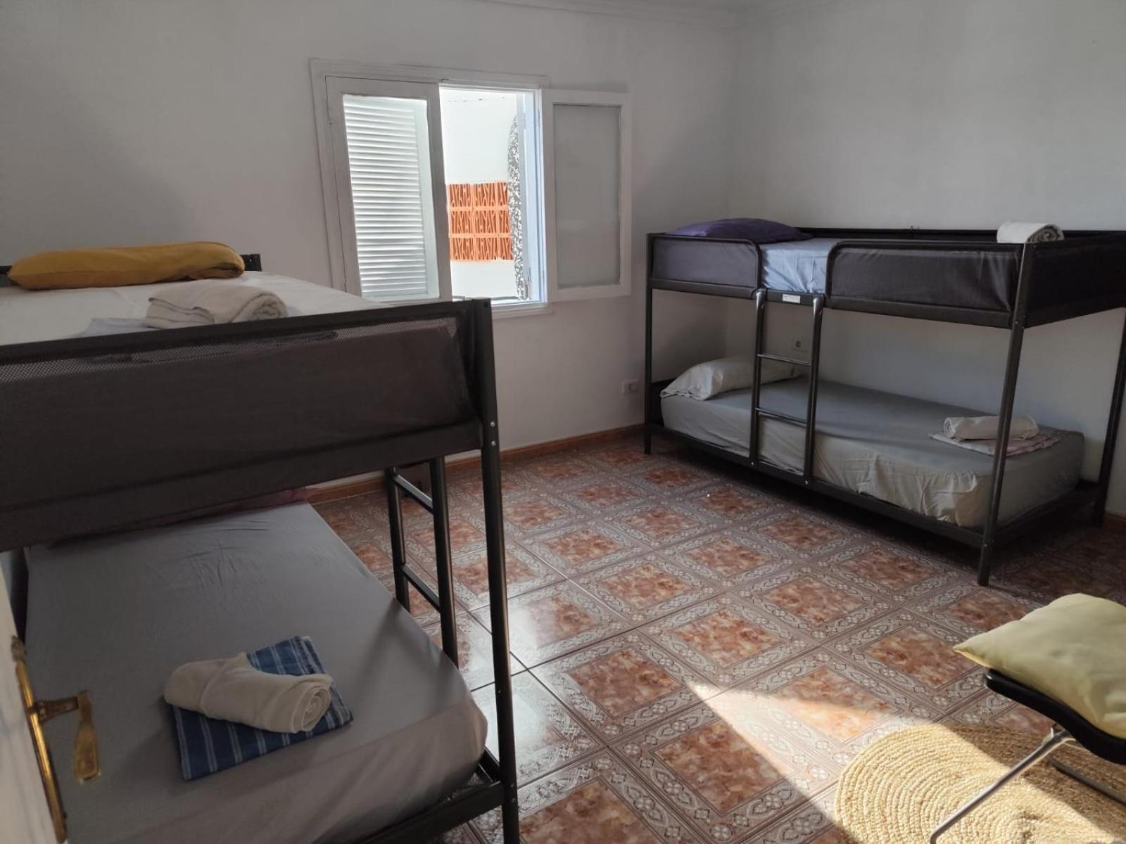 Banana Surf House Guest house