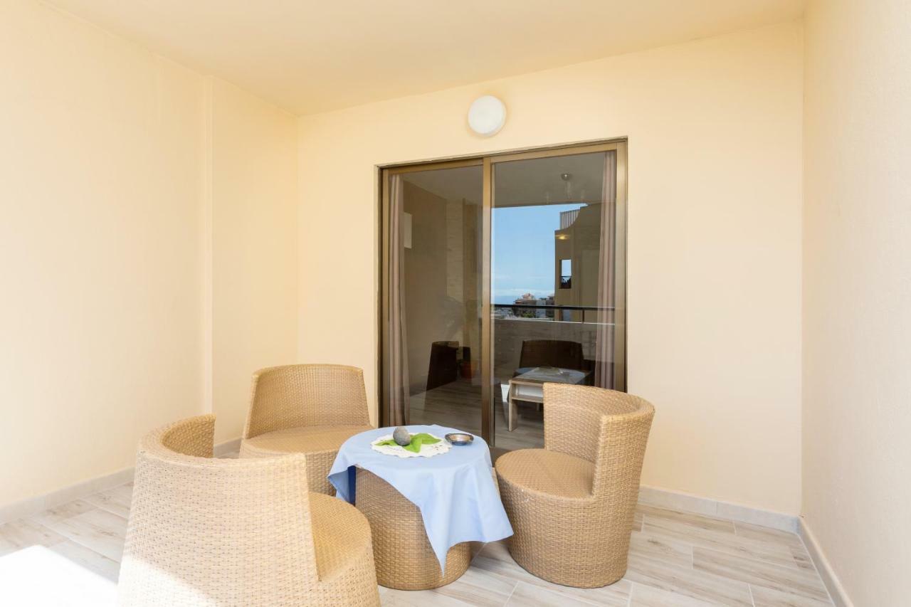 Tropic En Castle Harbour Apartamento *
