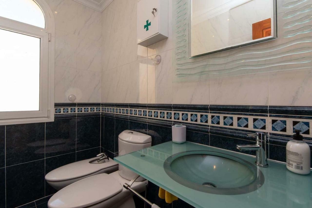 Villa Exclusive On The First Line Of The Ocean With A Private Heated Pool Los Cristianos (Tenerife)