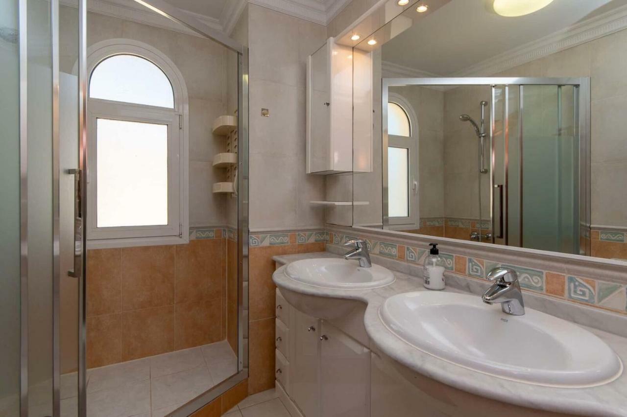 Exclusive On The First Line Of The Ocean With A Private Heated Pool Villa