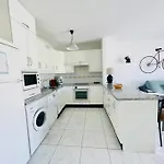 Comfy Home With Large Terrace Five Minutes From Ocean
