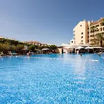 Castle Harbour Apartment With Heated Pool