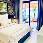 Apartment With Terrace And Pool, Los Cristianos