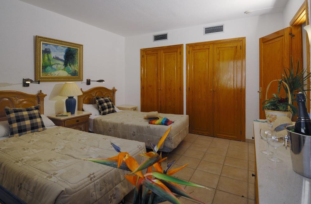 Beverly Hills - Excel & Los Cristianos (Tenerife)