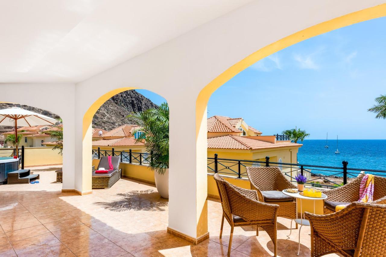 Tropical Ocean View Jacuzzi Villa