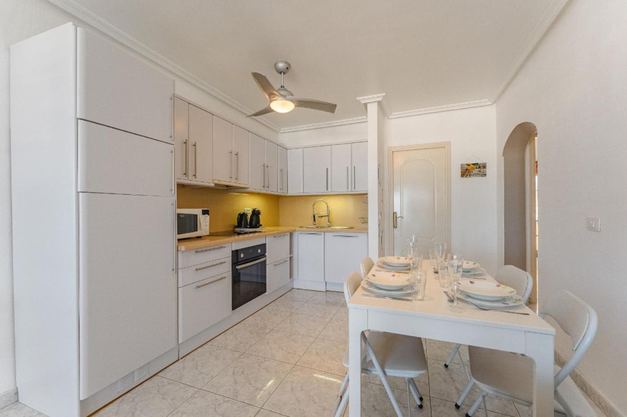 Blue Yellow Paradise, Ocean View Apartment *