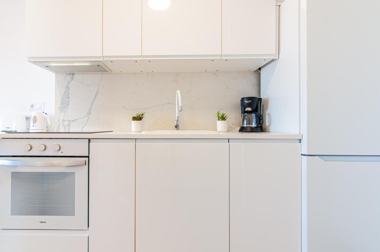 Modern Ocean View Ph12 Apartment