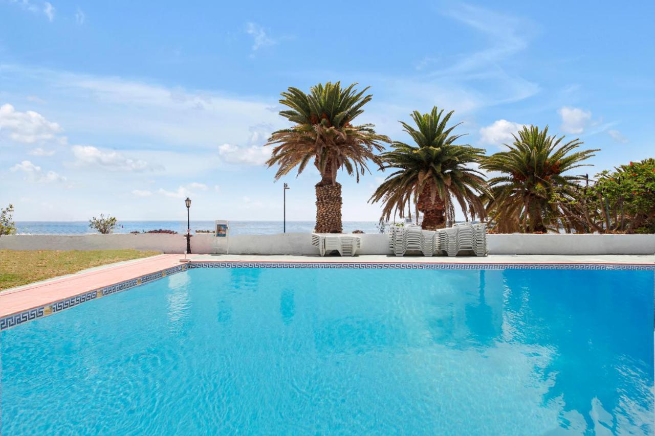 Stunning Holidays, Large Terrace On The Sea Apartamento *