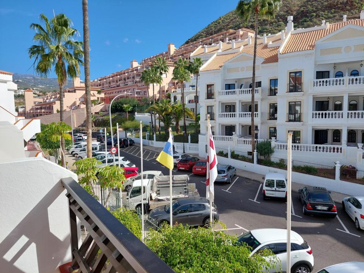 Greatly Located With Heated Pool, Cristianos Apartment