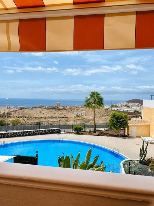 Golden Ocean View & Pool Apartment *