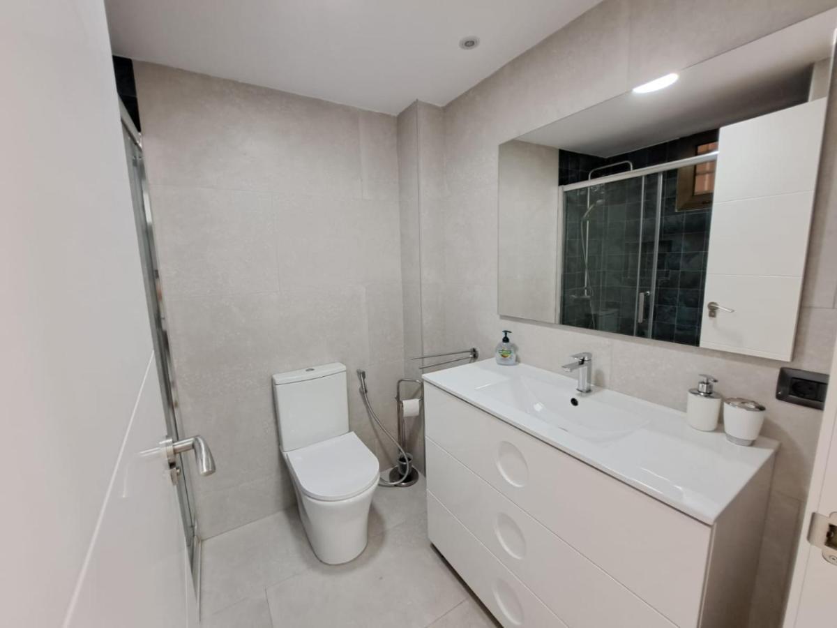 Newly Reformed 2 Bedroom In The Center Of Cristianos Apartment