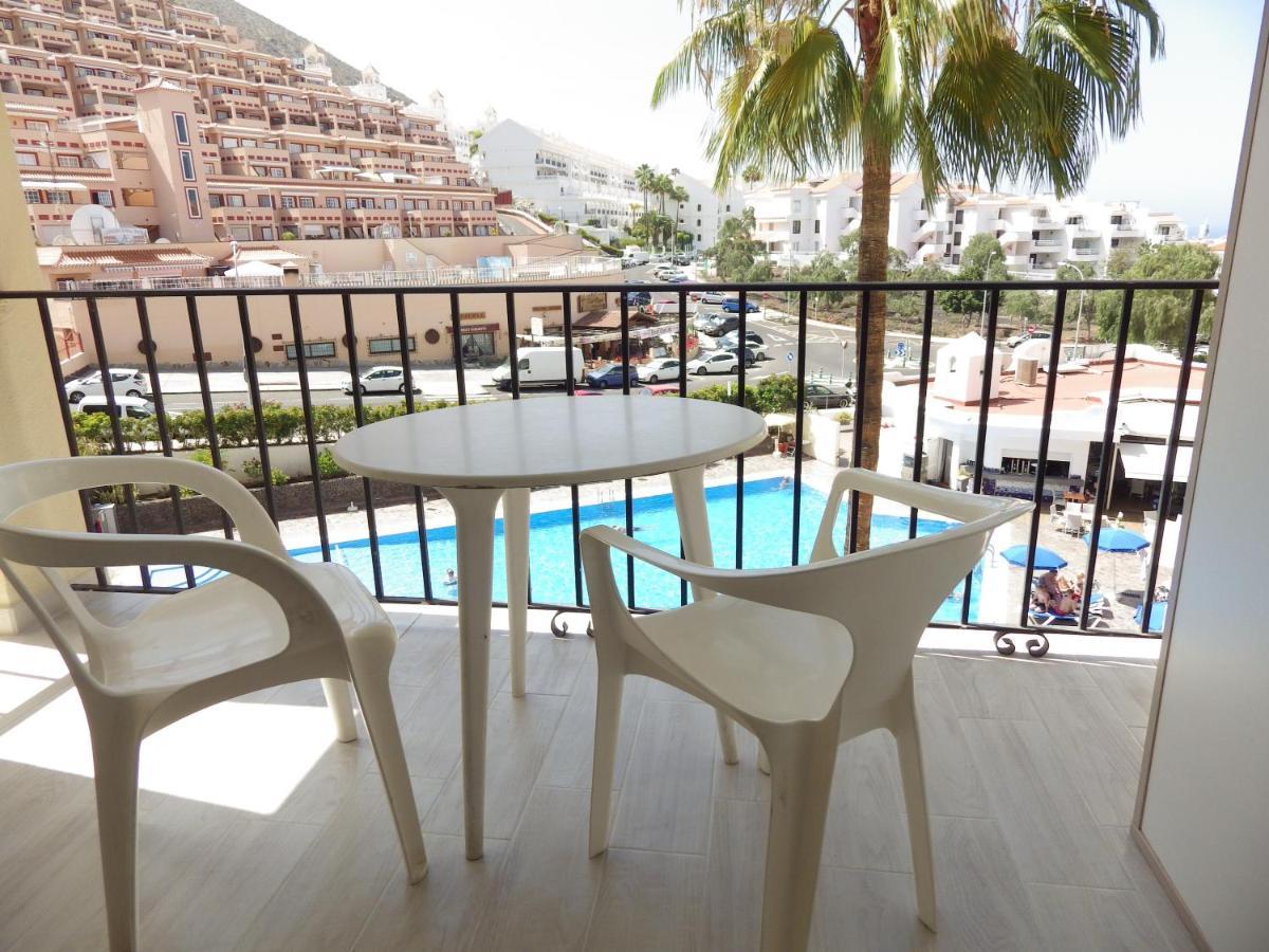Apartment Pool View In Castle Harbour C007 *