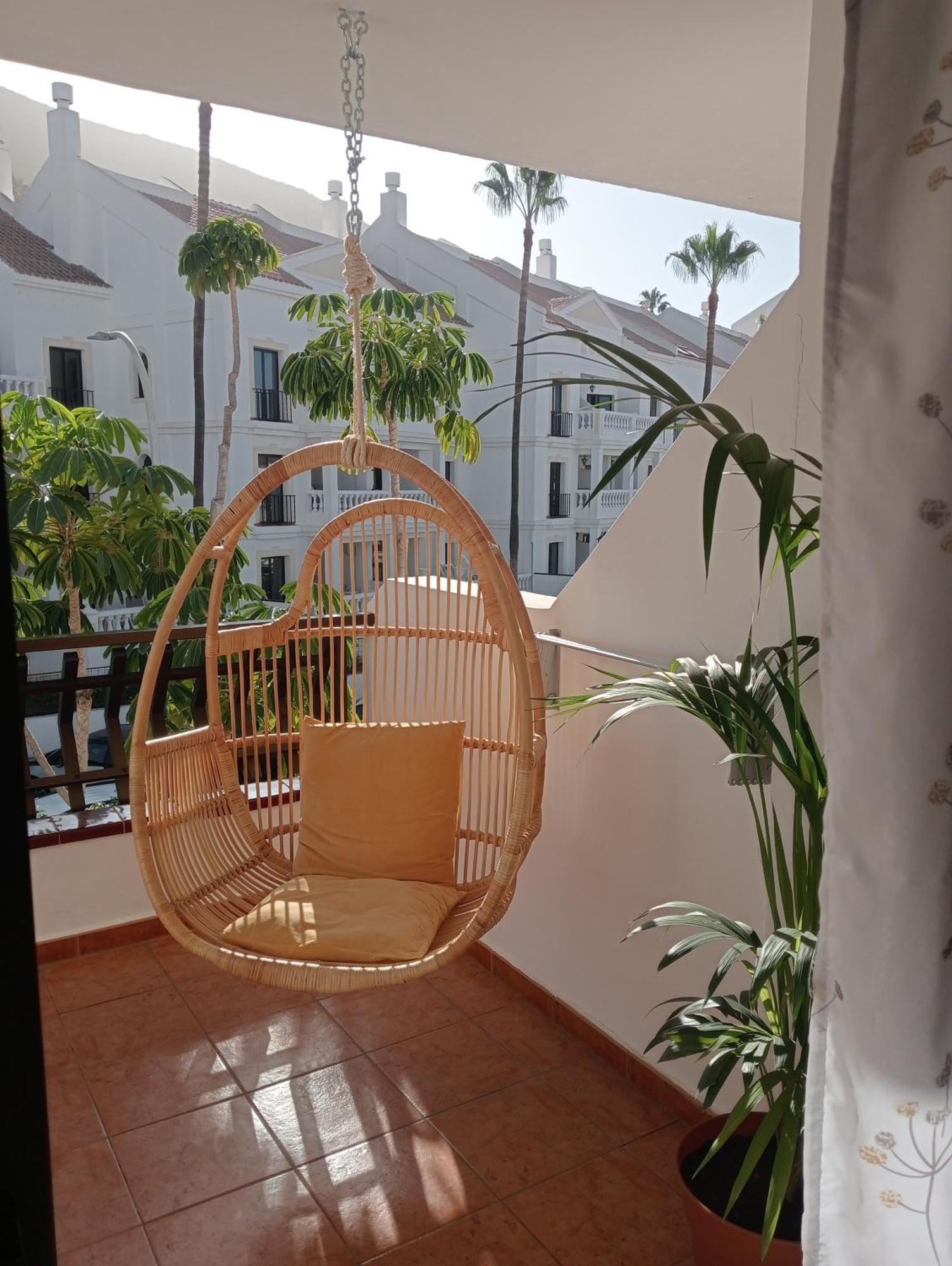 Greatly Located With Heated Pool, Cristianos Apartment