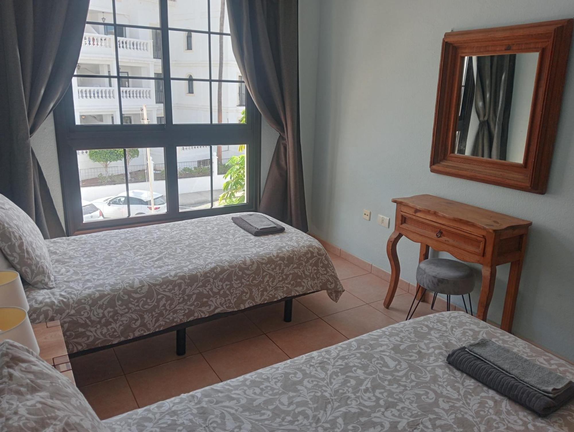 Greatly Located With Heated Pool, Cristianos *