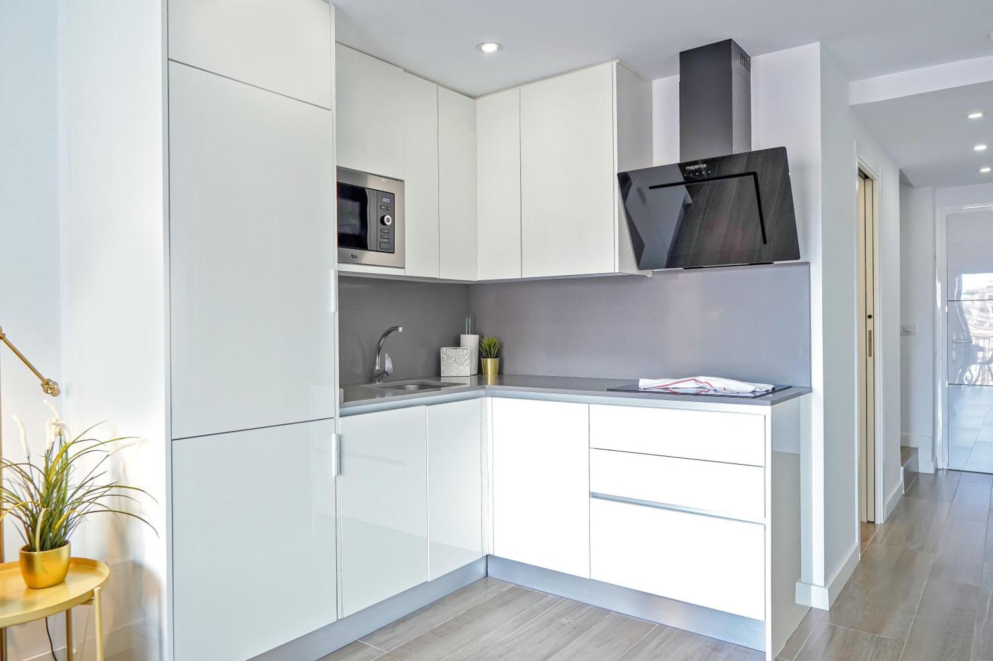 Amazing Maisonette With A Sea View And A Pool Access *