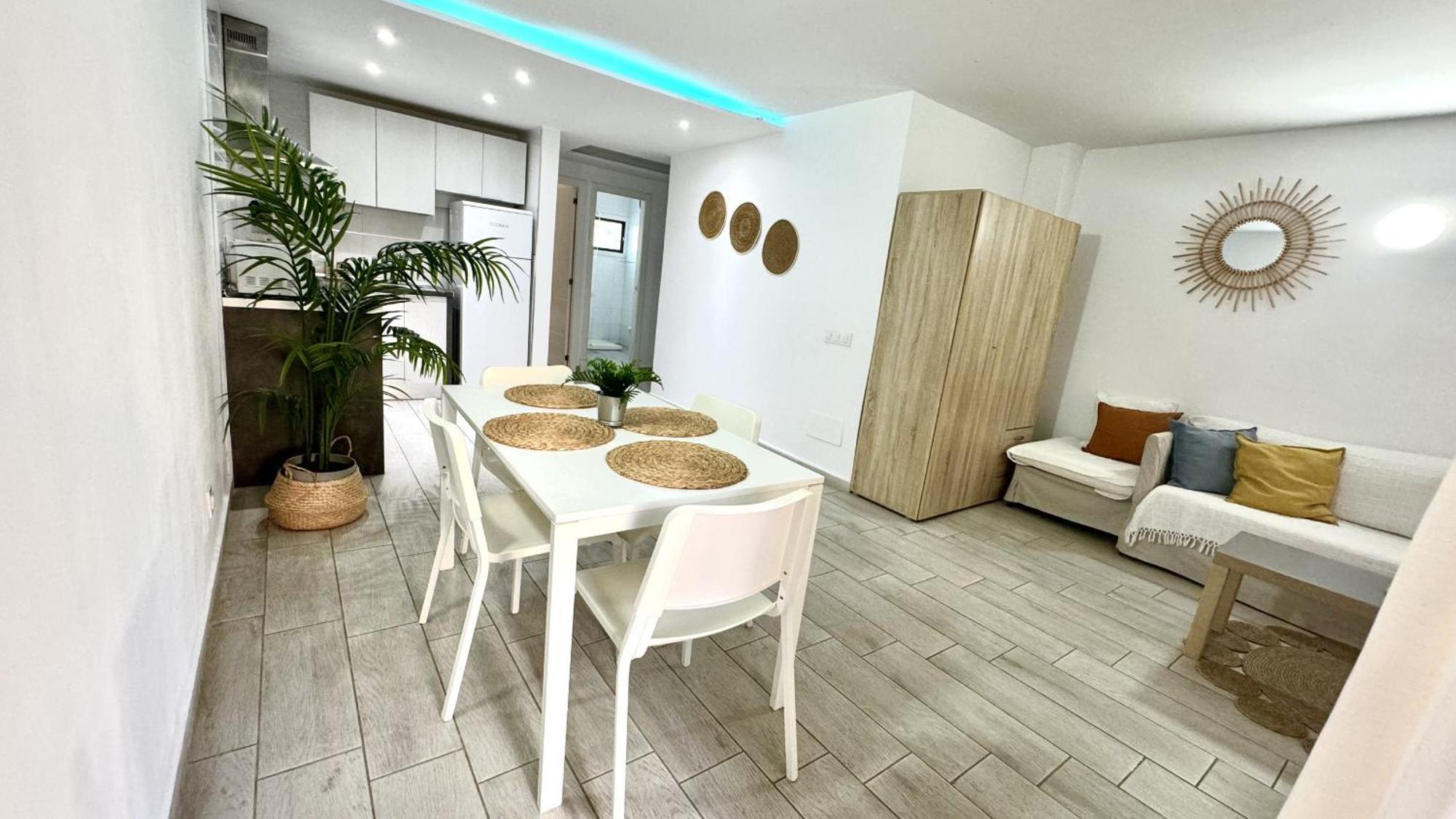 Apartamento Sur Y Sol Junto Al Mar By Deihu Experiences Los Cristianos (Tenerife)
