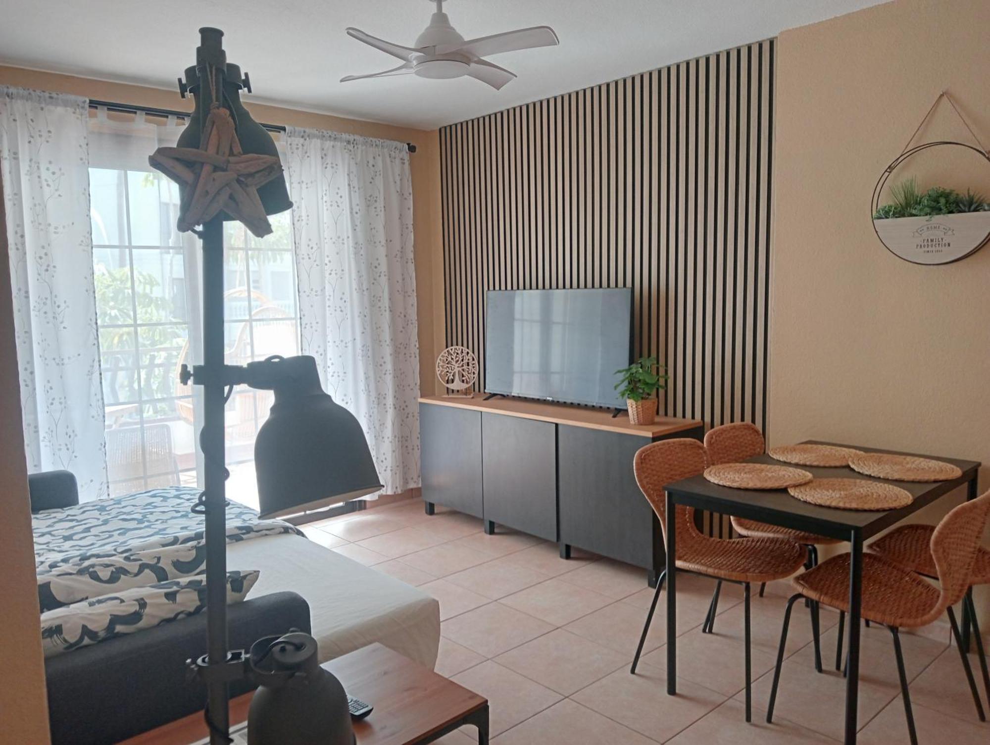 Apartment Greatly Located With Heated Pool, Cristianos