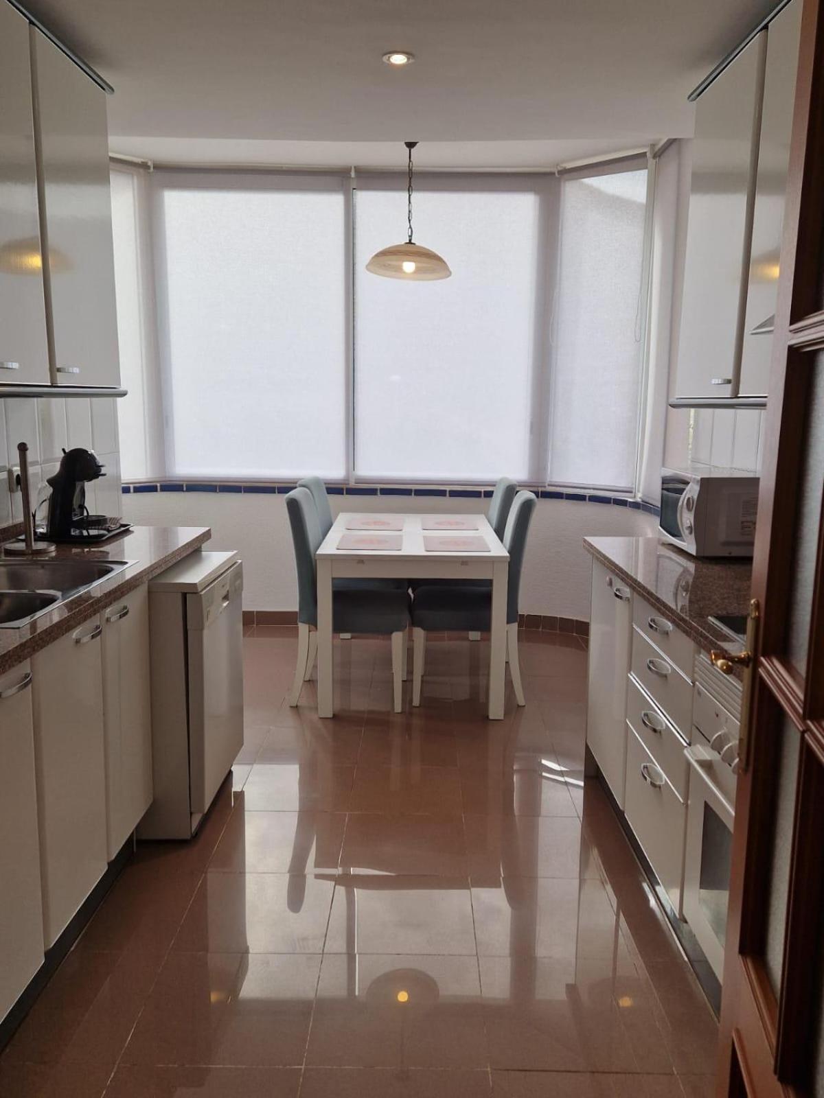 Large Direct Ocean Front 4bd Appartement