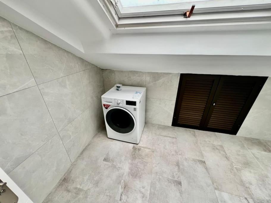 Cristianos Oasis, Modern Beachside Duplex *