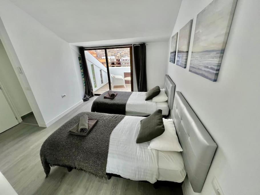 Cristianos Oasis, Modern Beachside Duplex Apartment Los Cristianos (Tenerife)