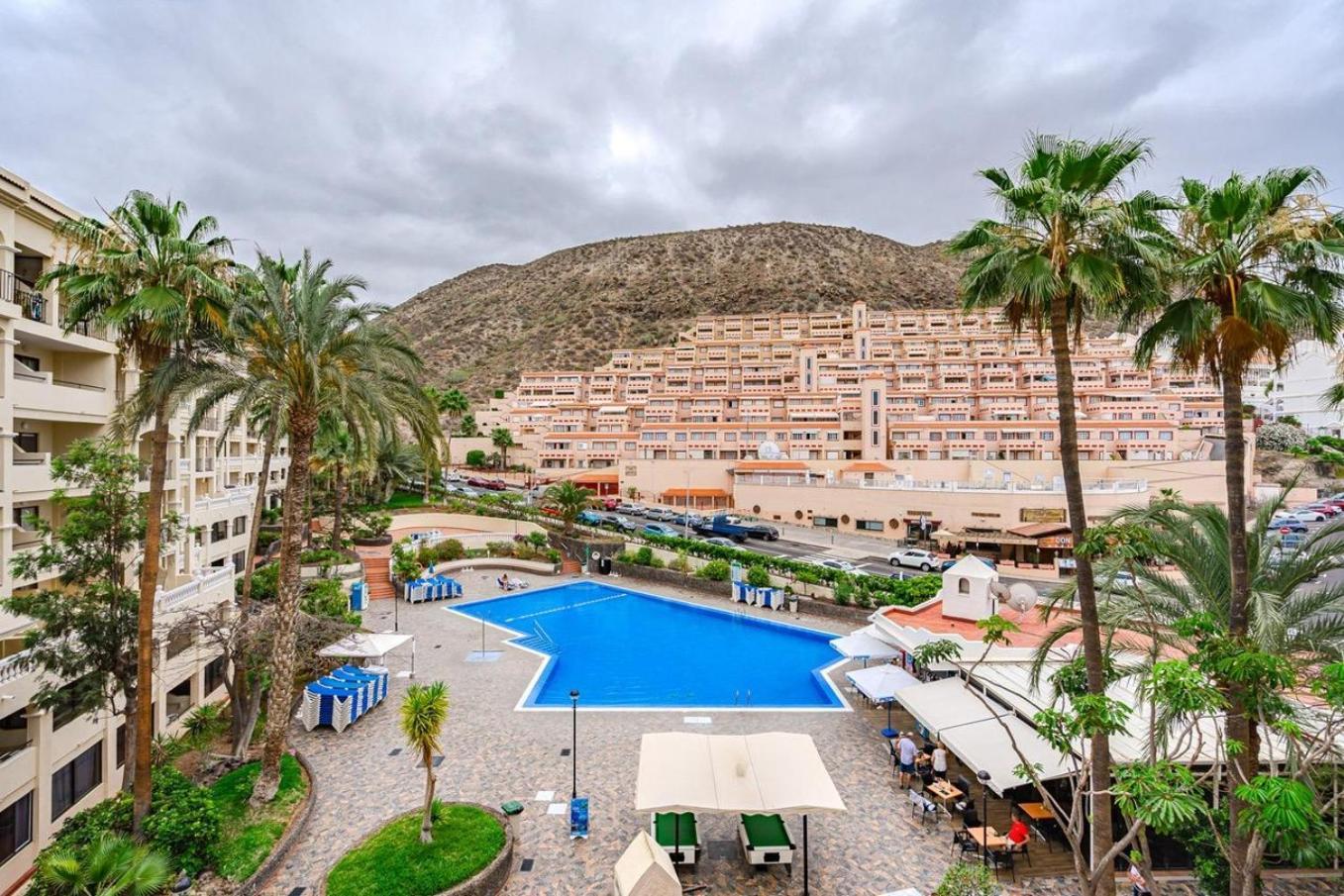2 Bed With Pool View Castle Harbour C202 Appartement