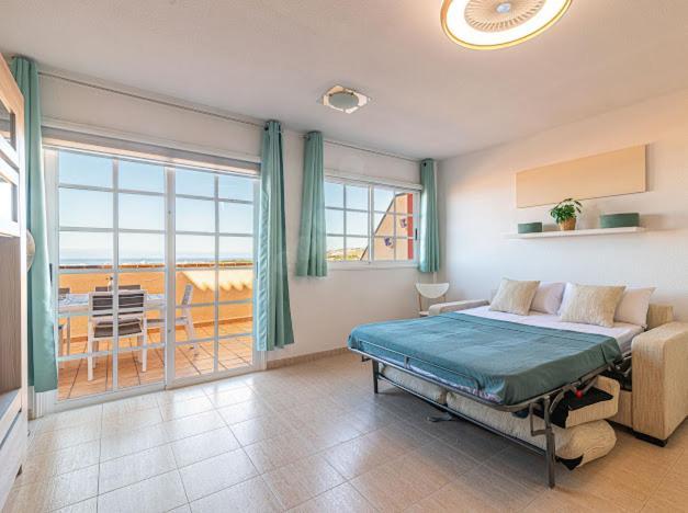 Bright With Sea And Montain View At Cristianos Apartment