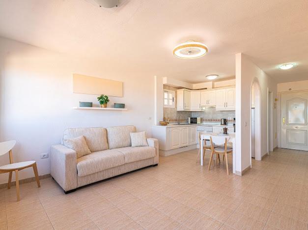 Bright With Sea And Montain View At Cristianos Apartment