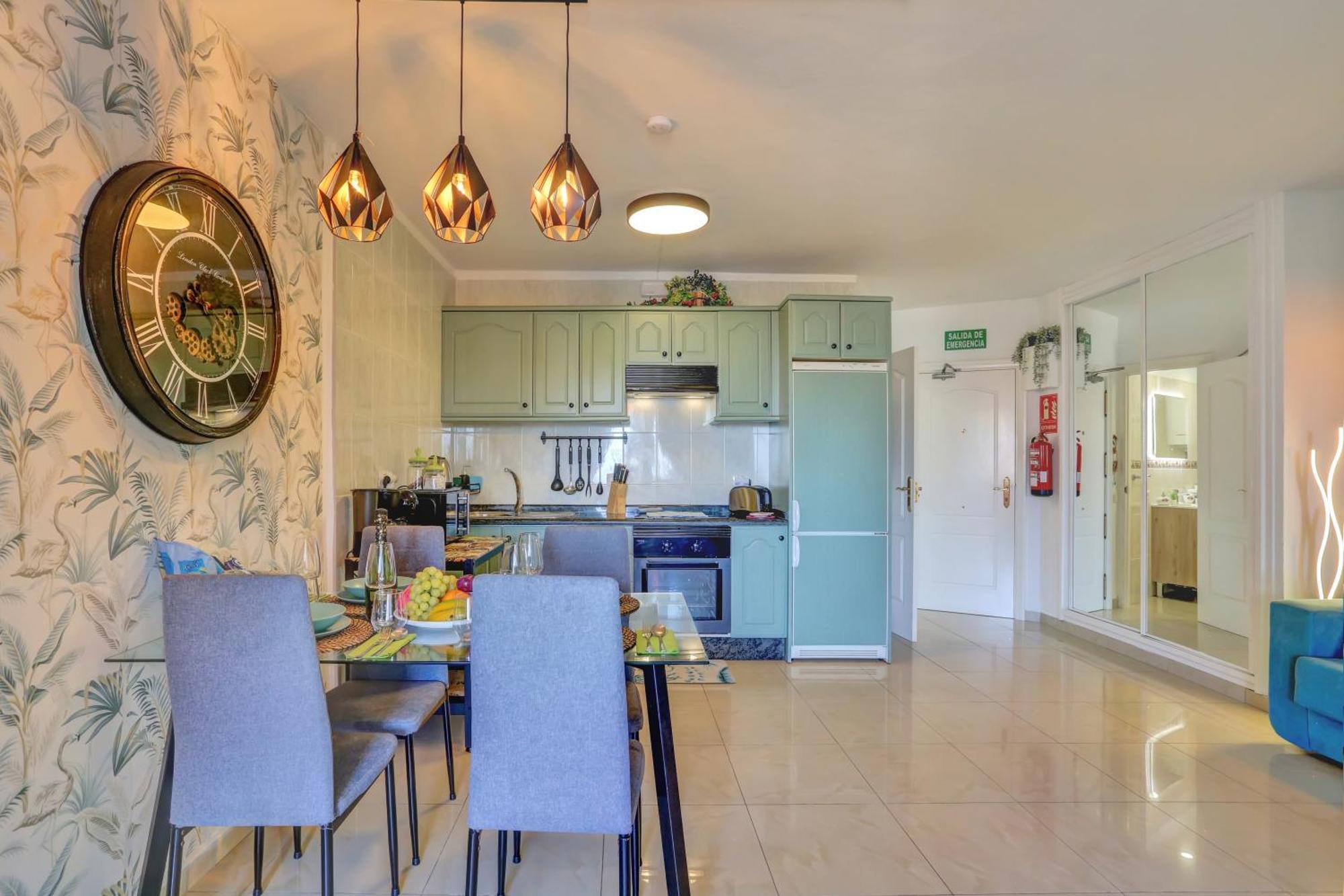 Apartamento Luxory Dreamy Sunset, Seafront, Direct Access To The Promenade,wifi,pool,free Parking *