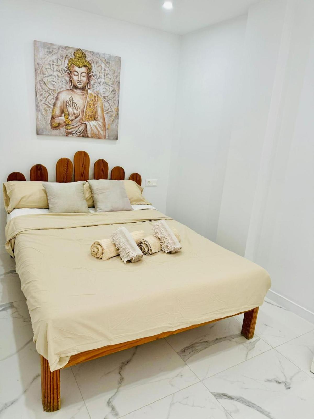 Cristianos Must-see Beachfront Apartment, Stunning Views In Tenerife *