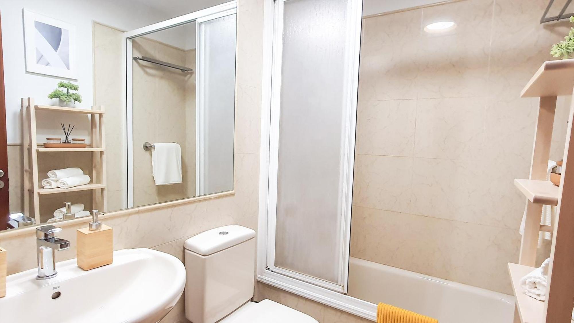 Villa 4-bedroom Corales With Jacuzzi, Garden, Close To Everything Los Cristianos (Tenerife)
