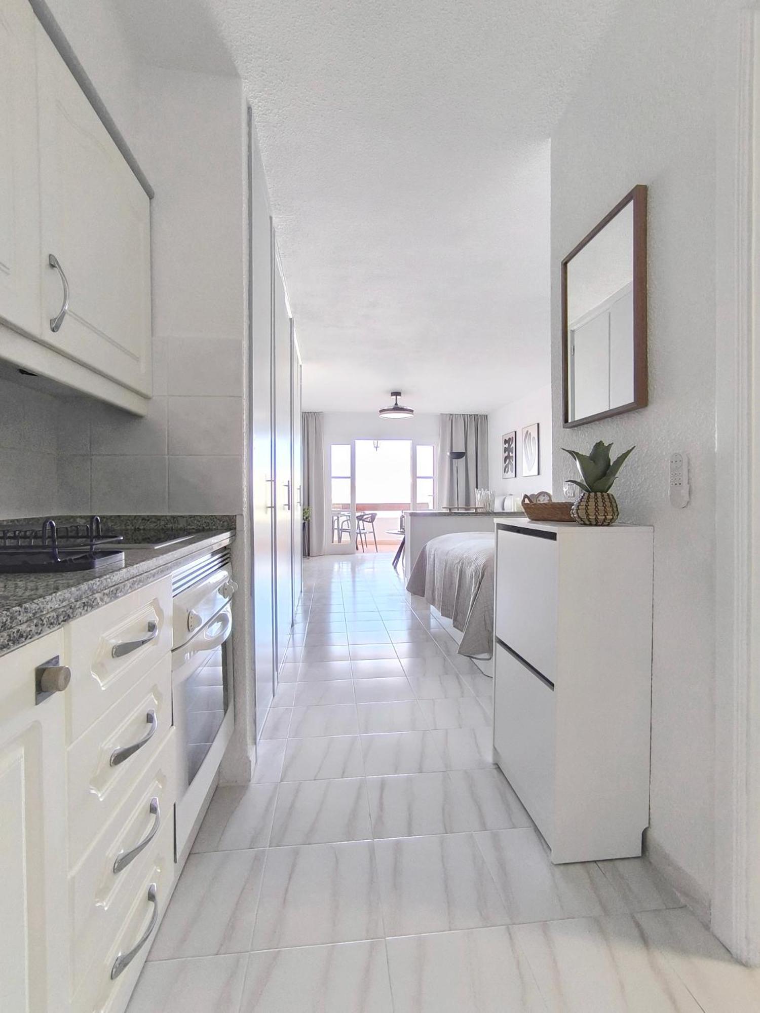Apartamento Sunlit Isle - Heated Pool, Fibre Net, Cristianos Los Cristianos (Tenerife)