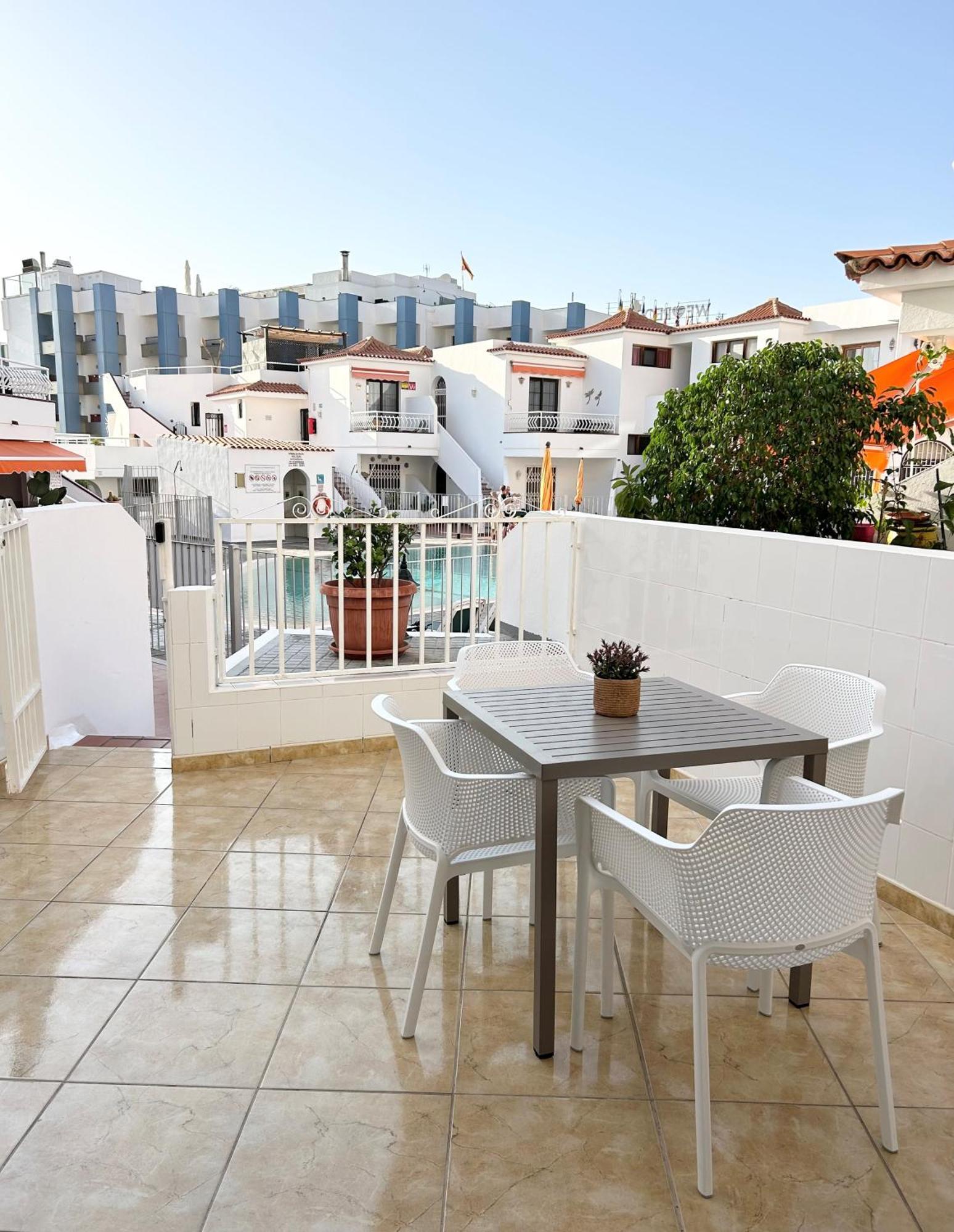 Beautiful Poolside In Diamantes Apartment *