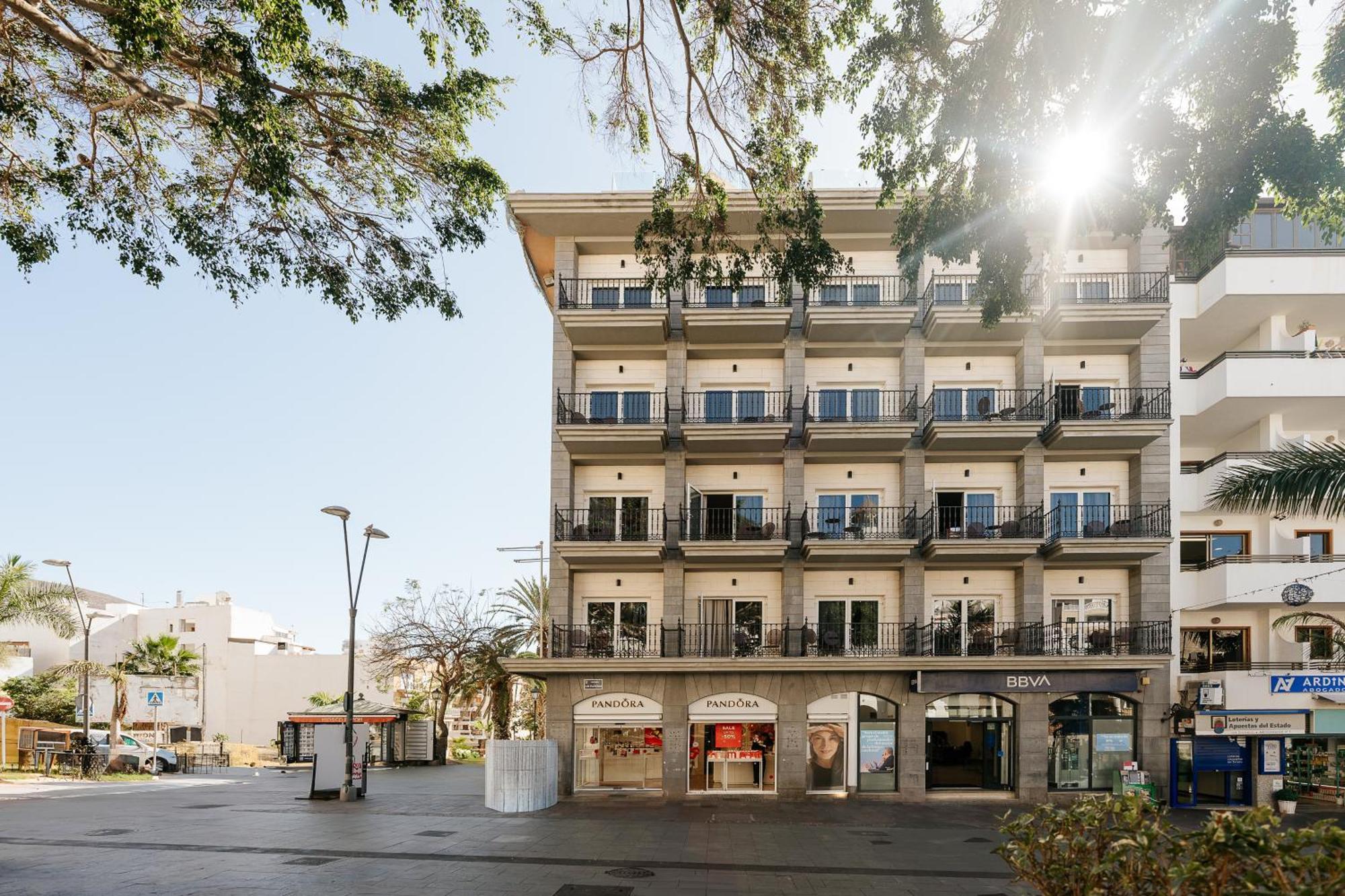 Reveron Plaza Hotel 4*