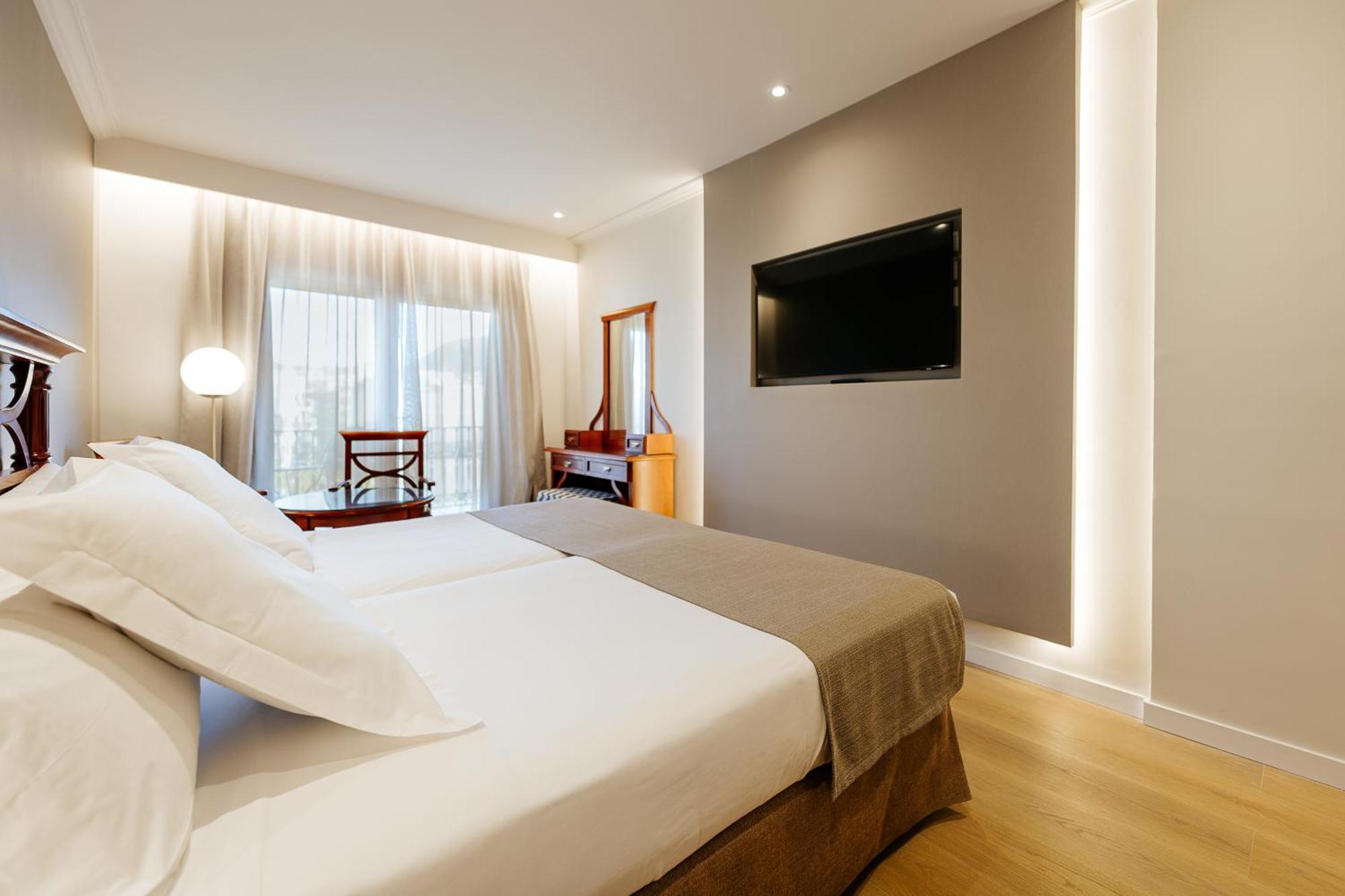 Hotel Reveron Plaza 4*