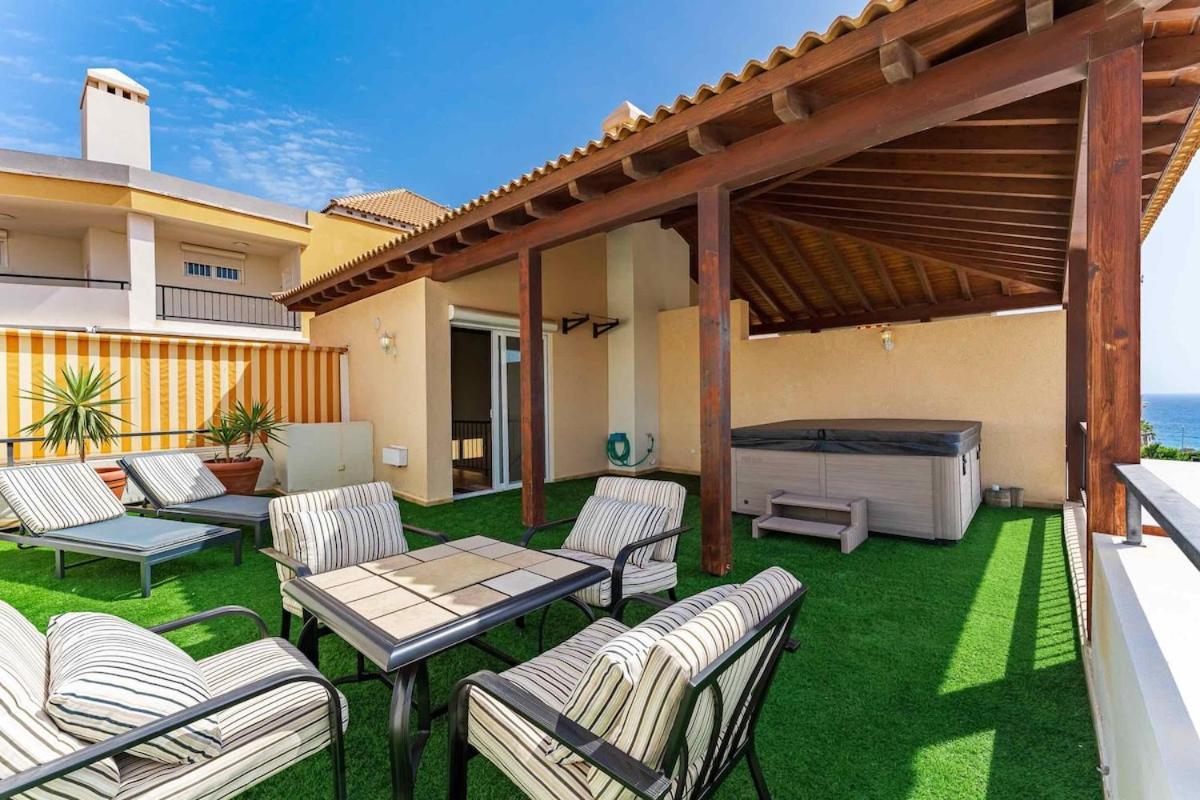 4 Bedroom With Jacuzzi, Heated Swimmingpool, Front Ocean And View ! Villa