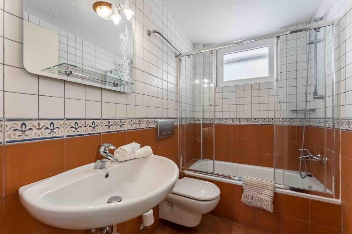 Villa 4 Bedroom With Jacuzzi, Heated Swimmingpool, Front Ocean And View !