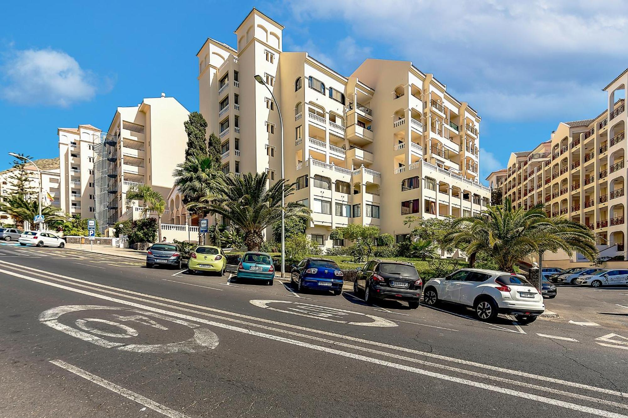 Cozy 2 Bedroom With Pool View And 2 Bathrooms In Cristianos Apartment *
