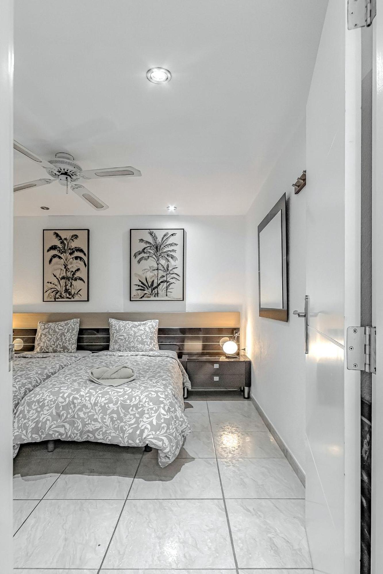Cozy 2 Bedroom With Pool View And 2 Bathrooms In Cristianos Apartment Los Cristianos (Tenerife)