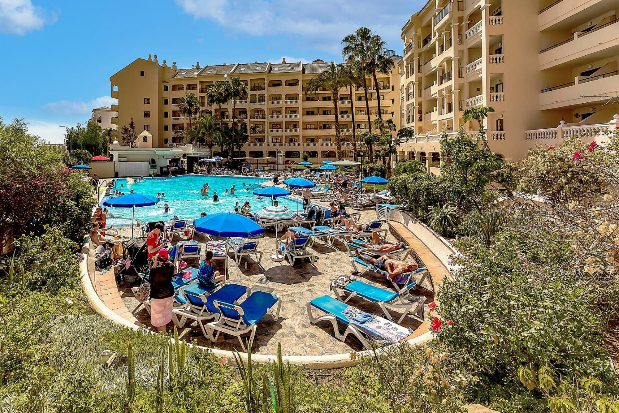 Cozy 2 Bedroom With Pool View And 2 Bathrooms In Cristianos *