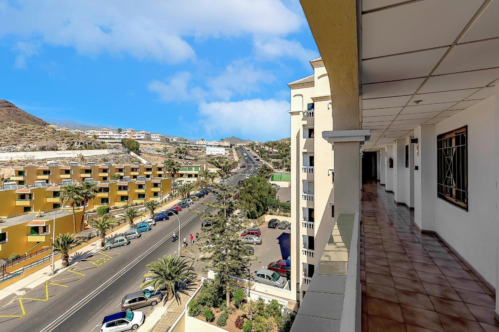 Cozy 2 Bedroom With Pool View And 2 Bathrooms In Cristianos *