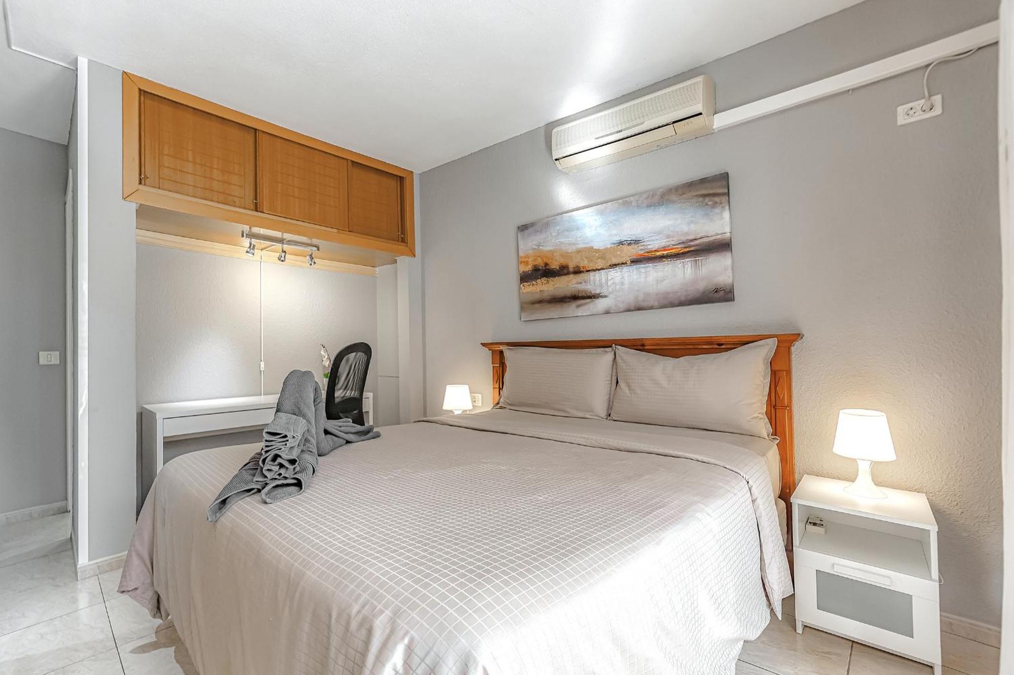 Cozy 2 Bedroom With Pool View And 2 Bathrooms In Cristianos Los Cristianos (Tenerife)