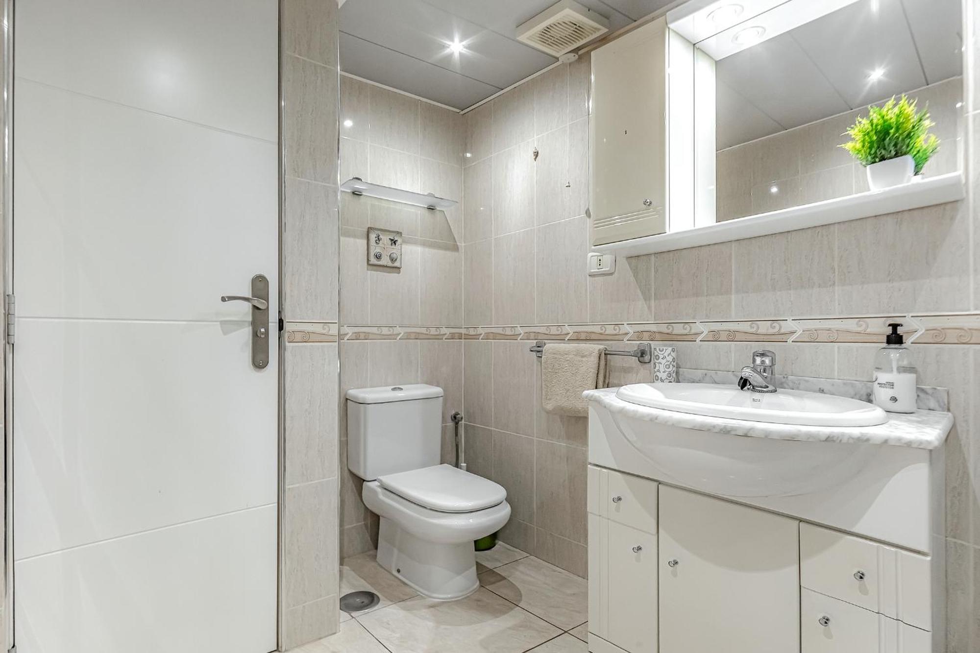 Cozy 2 Bedroom With Pool View And 2 Bathrooms In Cristianos Apartment Los Cristianos (Tenerife)