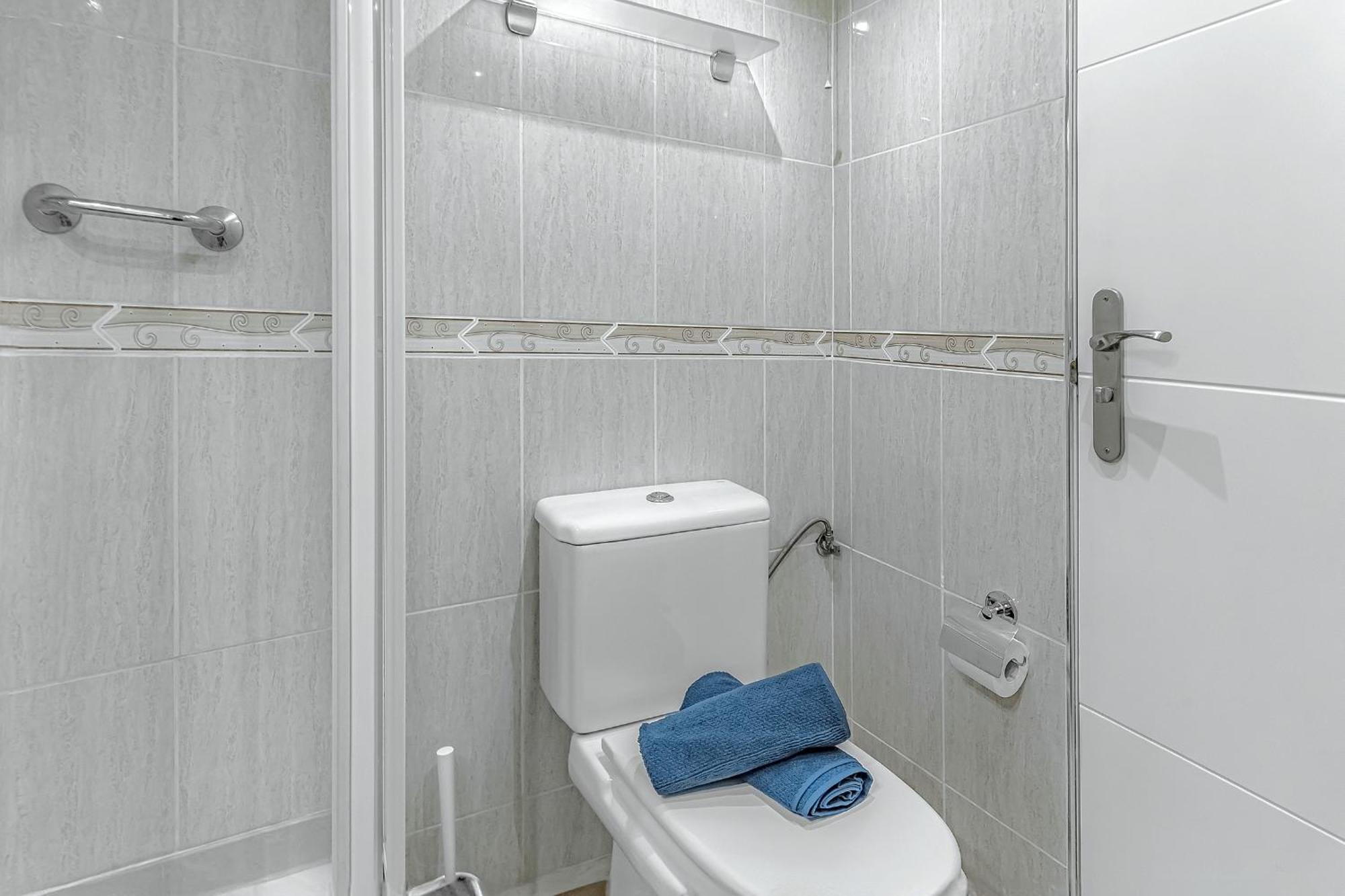 Cozy 2 Bedroom With Pool View And 2 Bathrooms In Cristianos Los Cristianos (Tenerife)