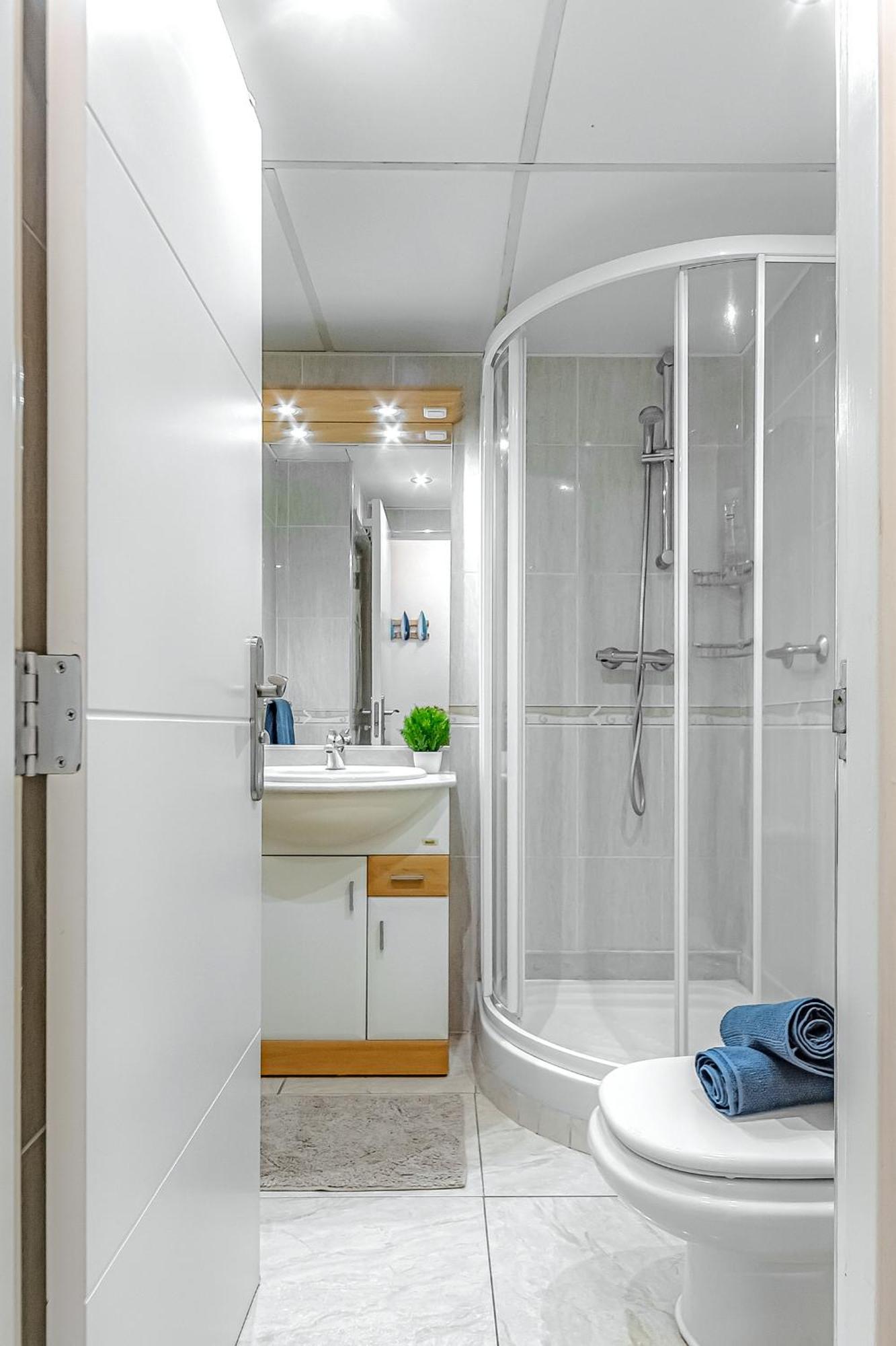 Cozy 2 Bedroom With Pool View And 2 Bathrooms In Cristianos
