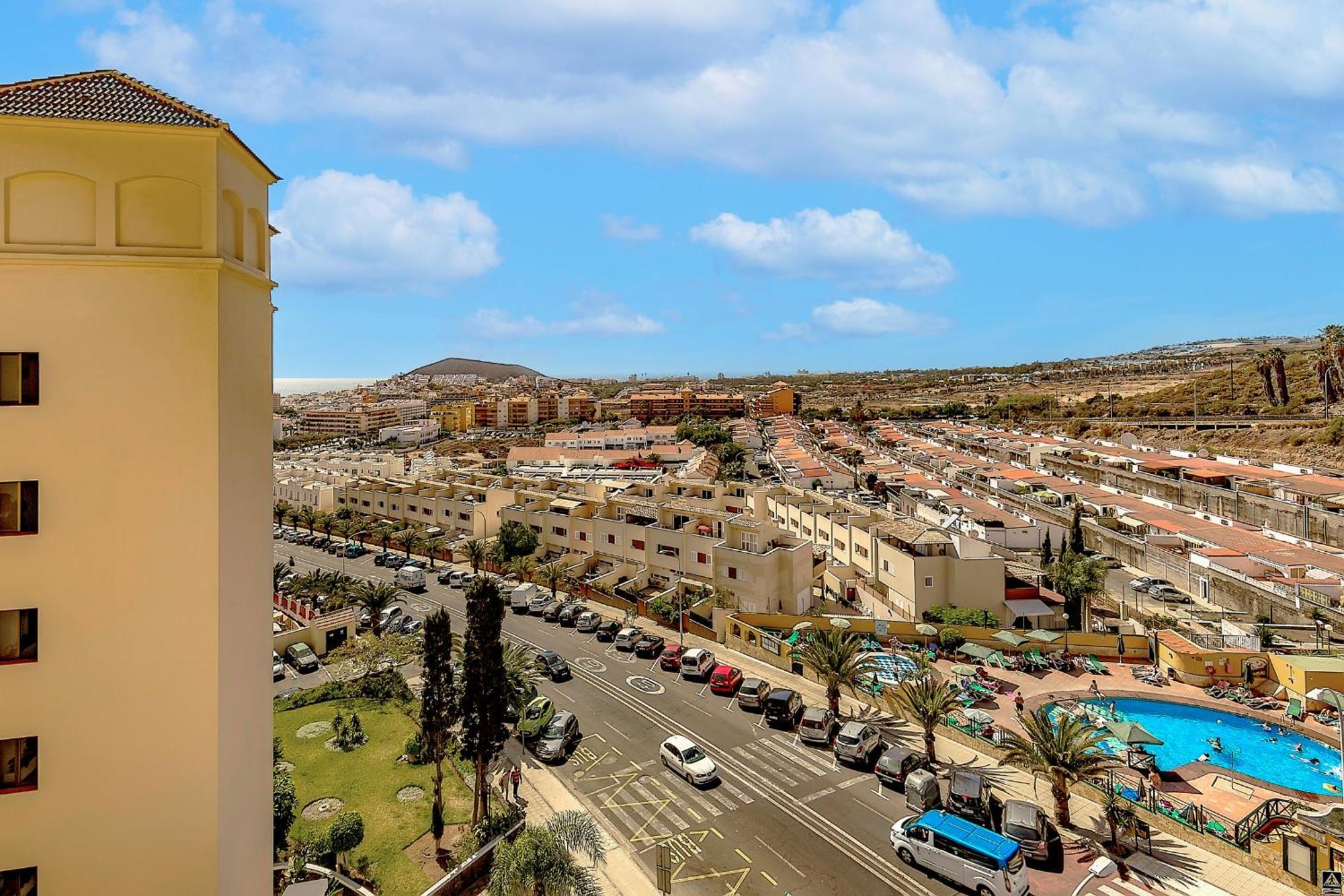 Cozy 2 Bedroom With Pool View And 2 Bathrooms In Cristianos * Los Cristianos (Tenerife)