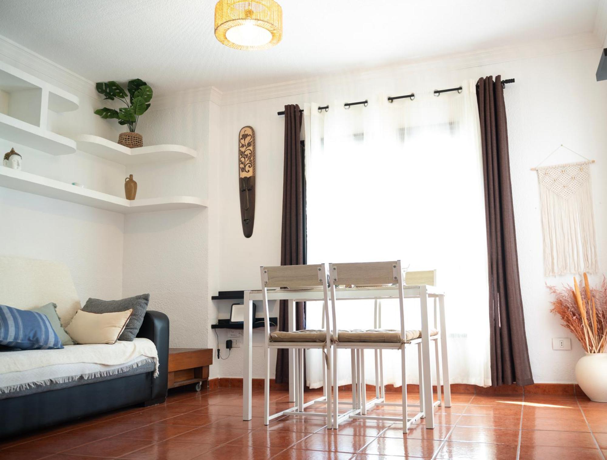 Cristianos Pool & Sun Apartment *